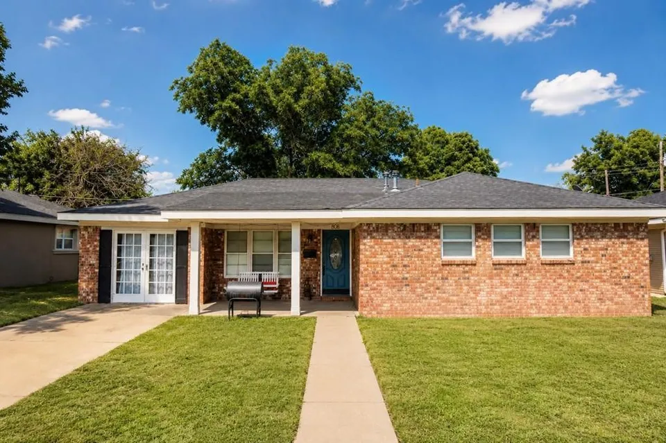 Single-story brick ranch at 808 NW 9th Street in Andrews, Texas