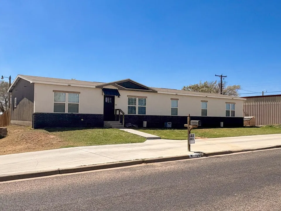 Home and front yard at 106 SW 5th Street in Andrews, Texas